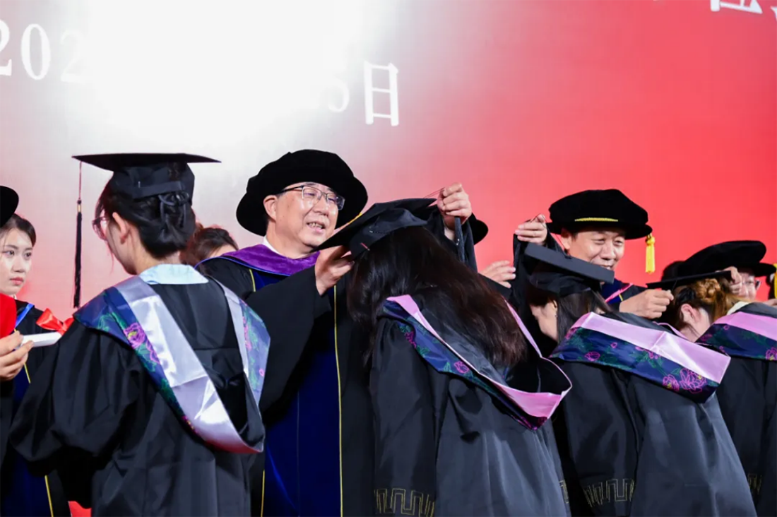 再見，小何——遼寧何氏醫(yī)學院