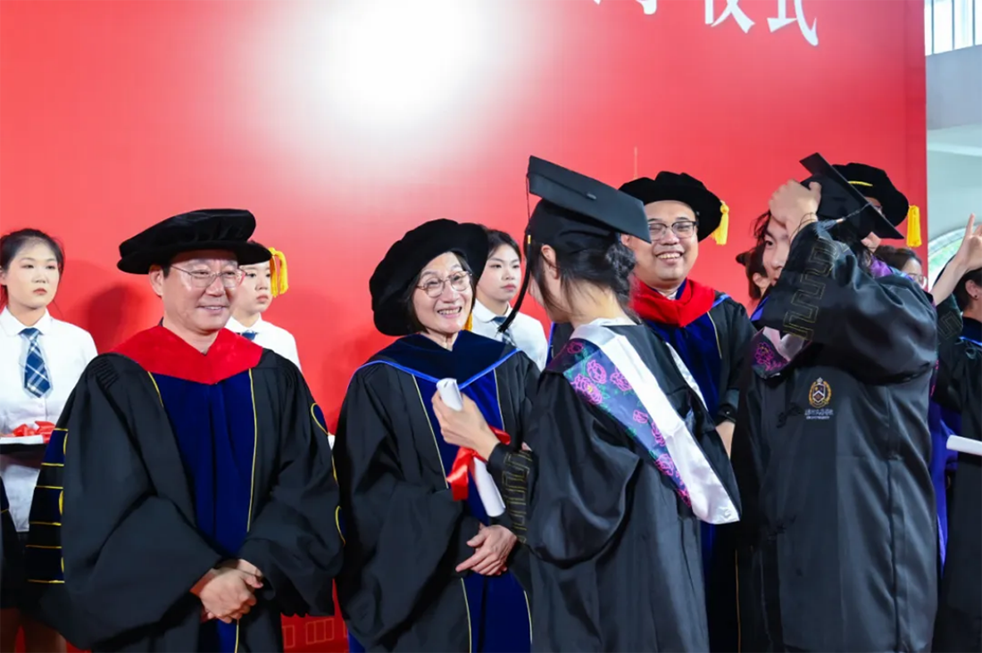再見，小何——遼寧何氏醫(yī)學院