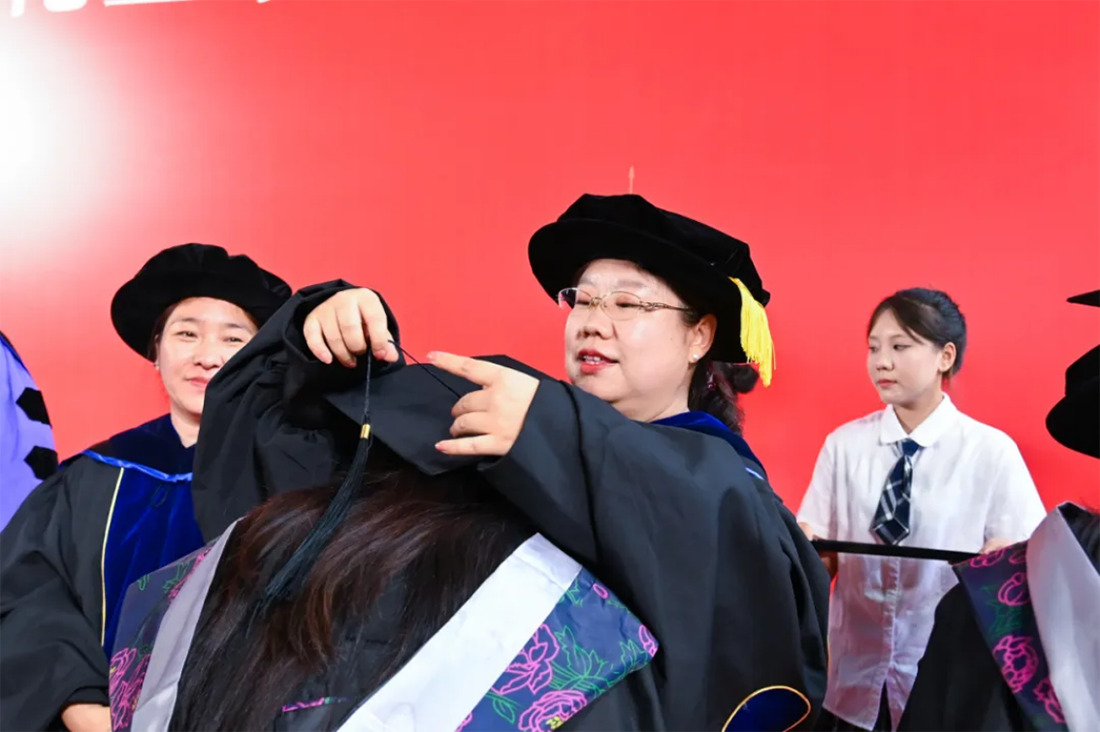 再見，小何——遼寧何氏醫(yī)學院