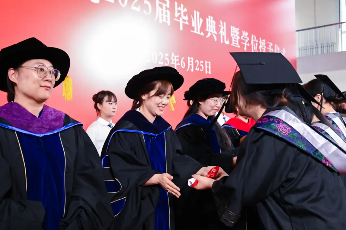 再見，小何——遼寧何氏醫(yī)學院