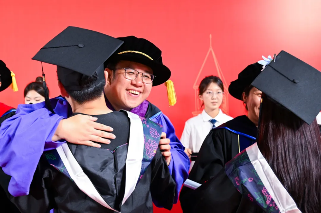 再見，小何——遼寧何氏醫(yī)學院