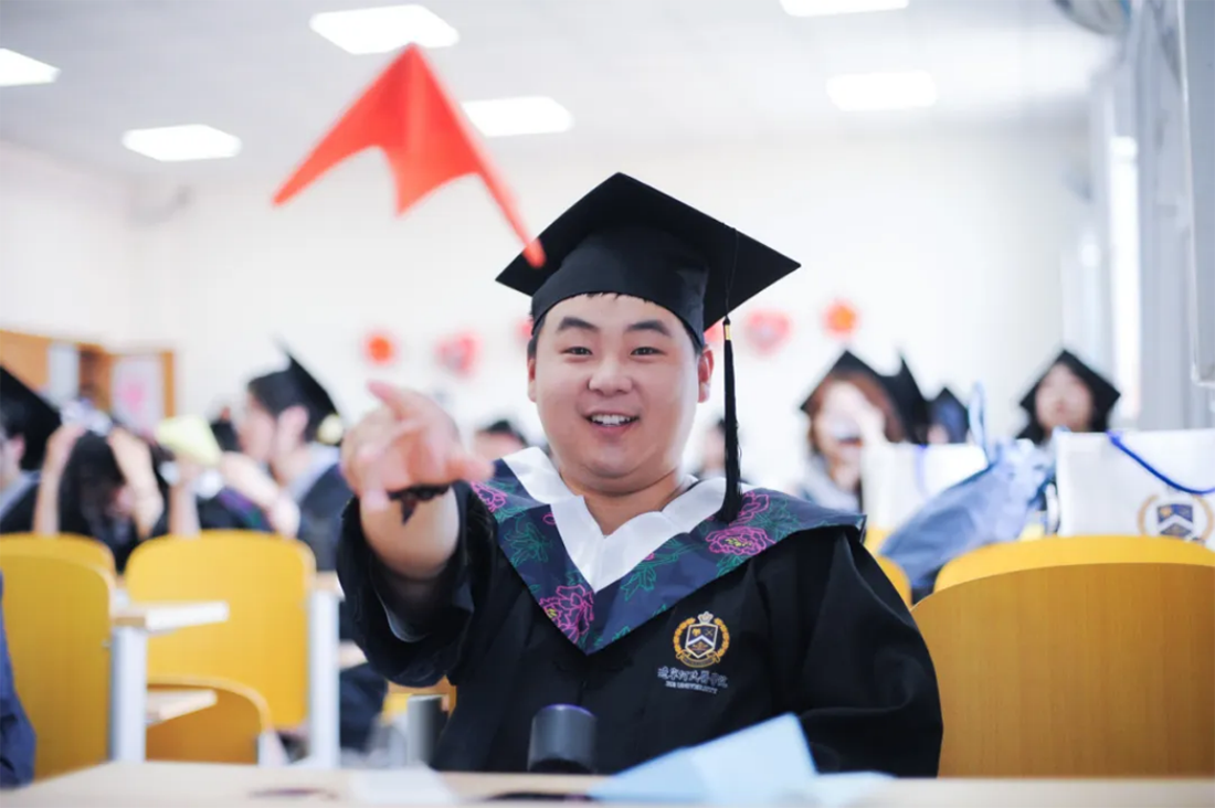 再見，小何——遼寧何氏醫(yī)學院